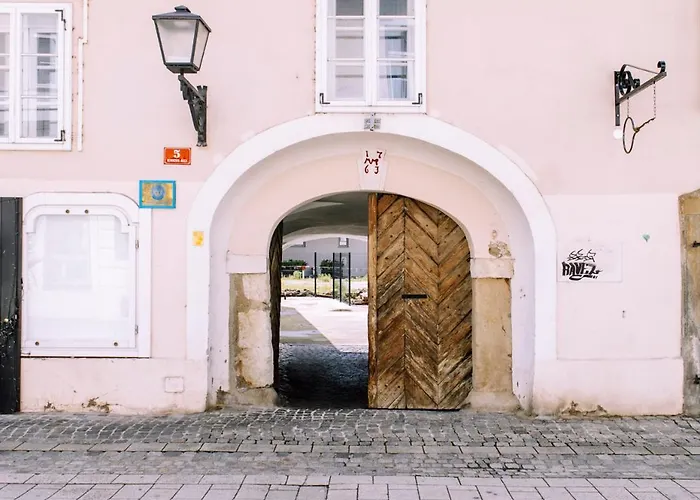 Cozy Flat In Center